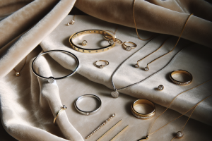 Joyas minimalistas: elegancia en su máxima expresión Joyas minimalistas: elegancia en su máxima expresión